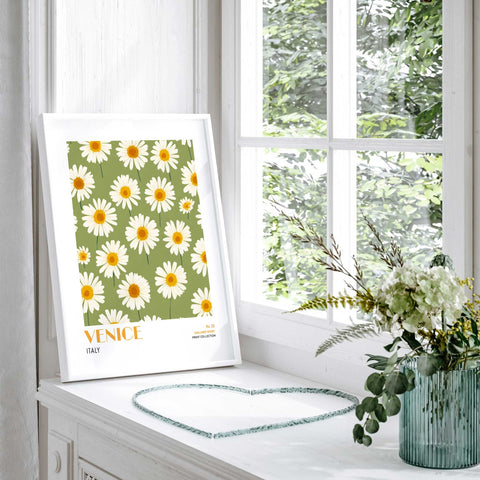 Venice Wall Art Print – Daisy Flower Poster, Green and White Italian Artwork, Minimalist Botanical Decor Inspired by Venice Italy