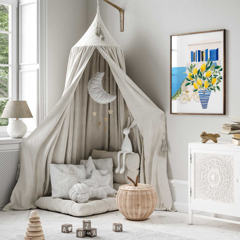 Bright Coastal Decor – Lemon Tree & Sea Vignette
