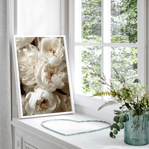 Romantic white flower wall decor